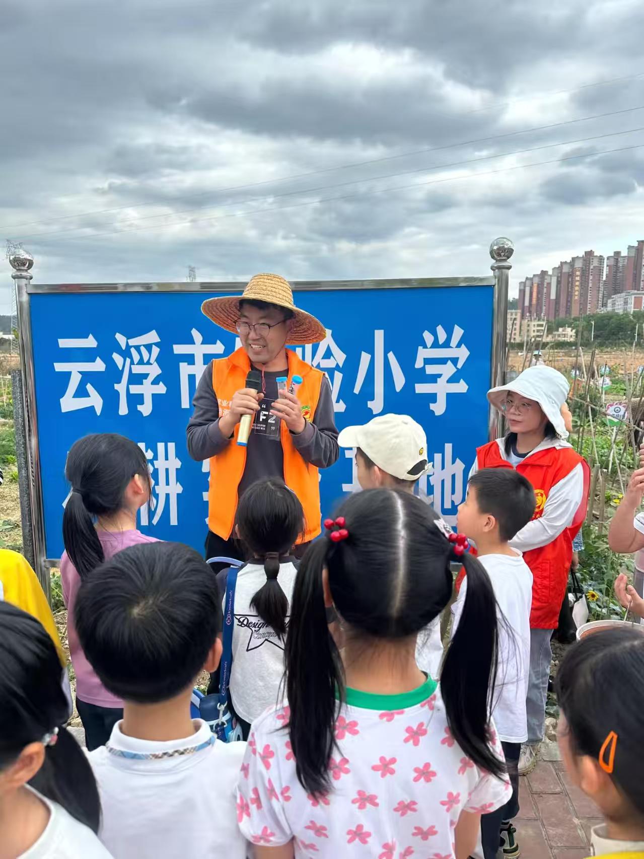 农学专家进校园.jpg