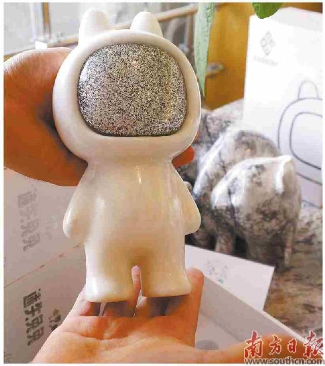    石艺潮玩“迷失兔兔”。