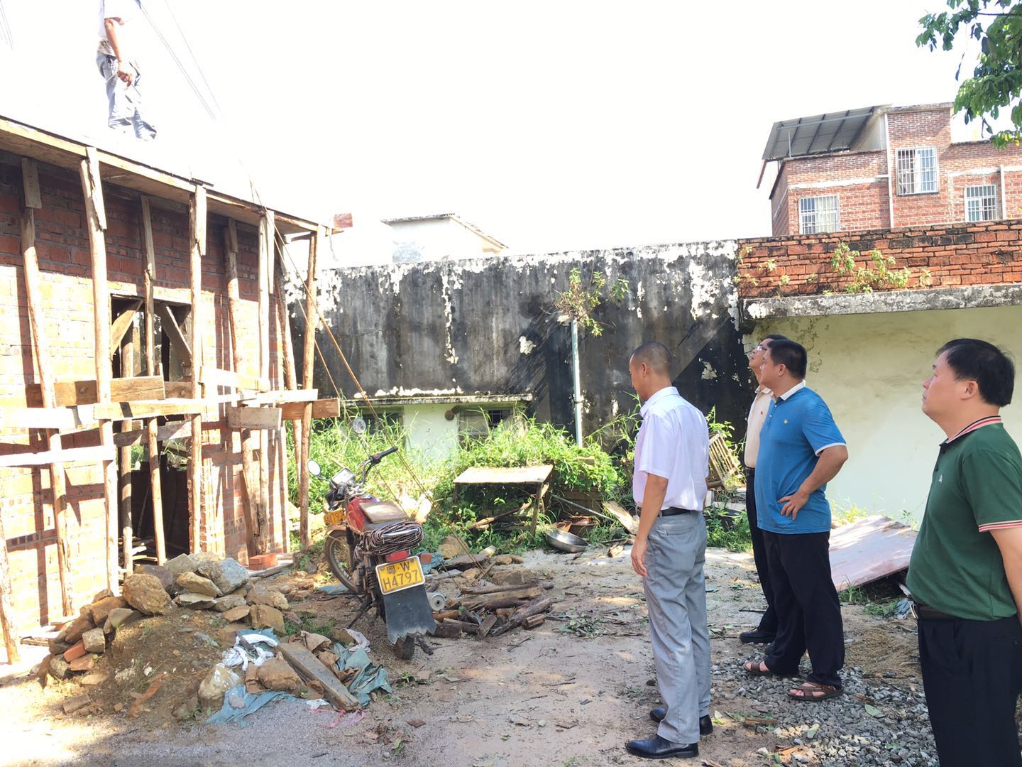 区委常委练立庆同志深入云城街鹏石村开展中秋慰问调研活动