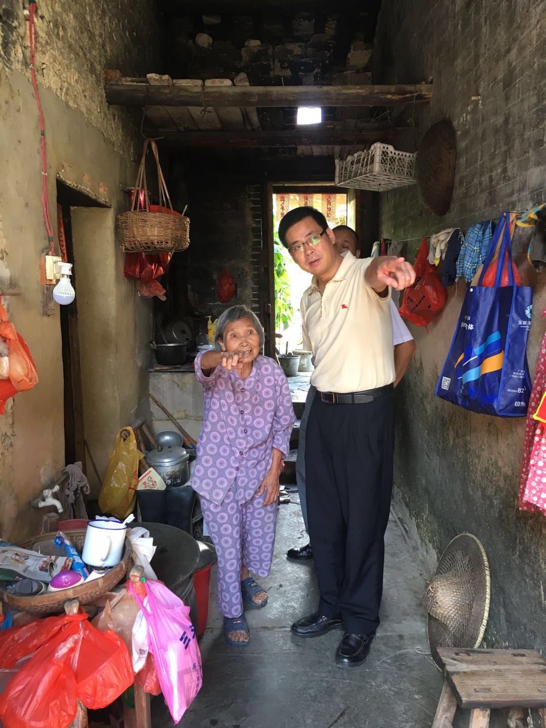 区委常委练立庆同志深入云城街鹏石村开展中秋慰问调研活动