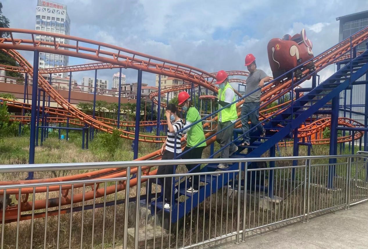 未雨绸缪保安全云城区开展大型游乐设施应急救援演练